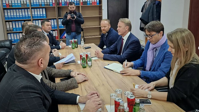 Gradonačelnici četiri opštine na severu sa Aivom Oravom (Foto Srpska lista)