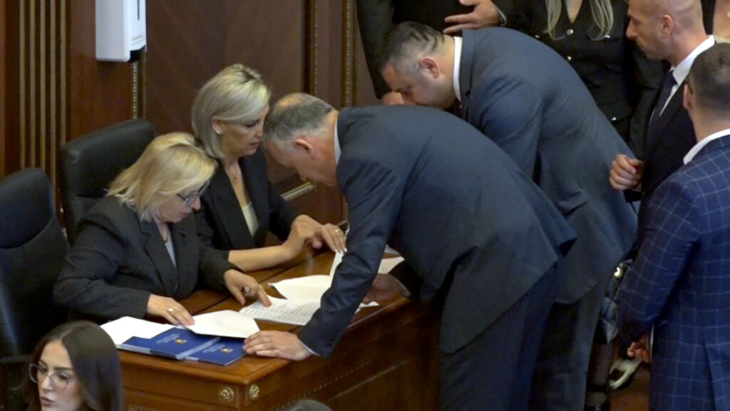 Samoopredeljenje će „umanjiti uticaj Srpske liste“ u novim institucijama - poslanici SL u prethodnom sazivu (Foto arhiva Kim)