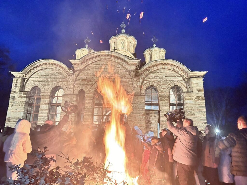 Badnje veče u Gračanici Badnje veče u manastiru Gračanica (Foto Kim)