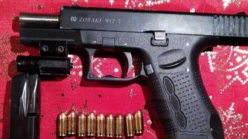 Zaplenjen pištolj (Foto Kosovska policija)