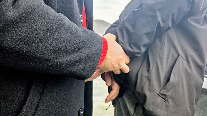 S.R. osumnjičenom za napad na pripadnike Kfora i policije određen pritvor S.R, osumenjičenom za napad na pripadnike Kfora i policije određen pritvo