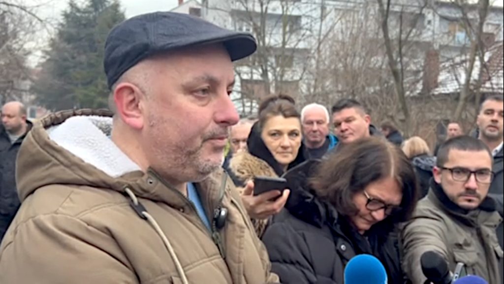 Nedeljković: Ubijen jer je radio slobodno, opomena za ostale Dejan Nedeljković je govorio u ime porodice ubijenog Ivanovića (Foto Kim)