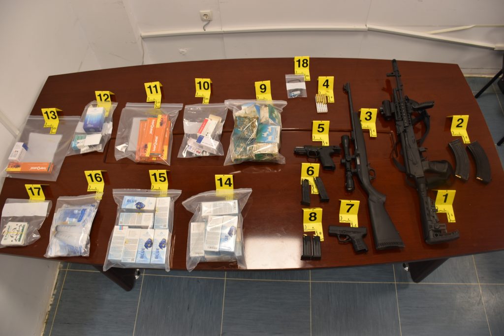 Gnjilane: Hapšenje zbog sumnje na neovlašćeno obavljanje medicinske delatnosti Gnjilane: Hapšenje zbog sumnje na neovlašćeno obavljanje medicinske delatnosti (Foto Kosovska policija)