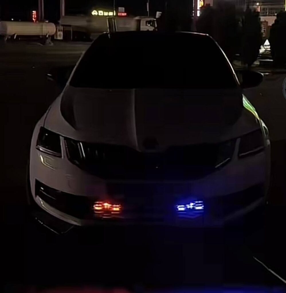 Priština: Vozio sa rotacionim svetlima, pa platio kaznu od 500 evra Priština: Vozio sa rotacionim svetlima, pa platio kaznu od 500 evra (Foto Kosovska policija)