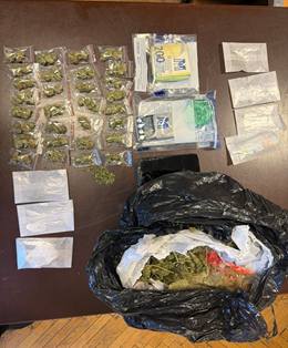 Prizren: U policijskoj akciji na suzbijanju trgovine narkoticima uhapšeno pet osoba Prizren: U policijskoj akciji na suzbijanju trgovine narkoticima uhapšeno pet osoba (Foto Kosovska policija)