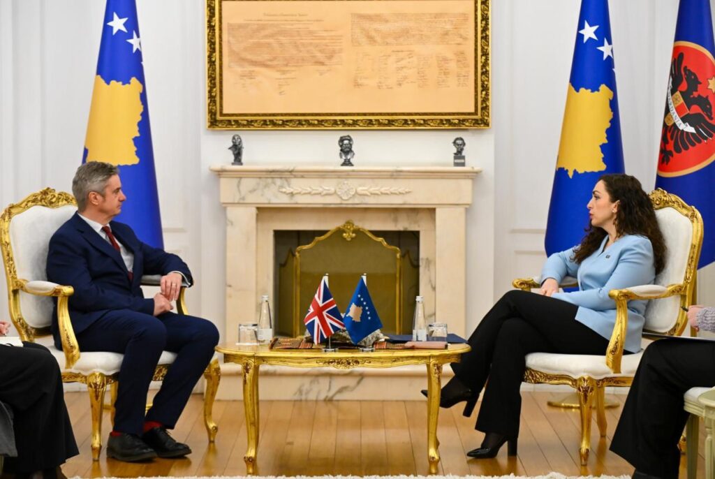 Osmani sa britanskim ambasadorom o situaciji na Kosovu (Foto Kosovsko predsedništvo)