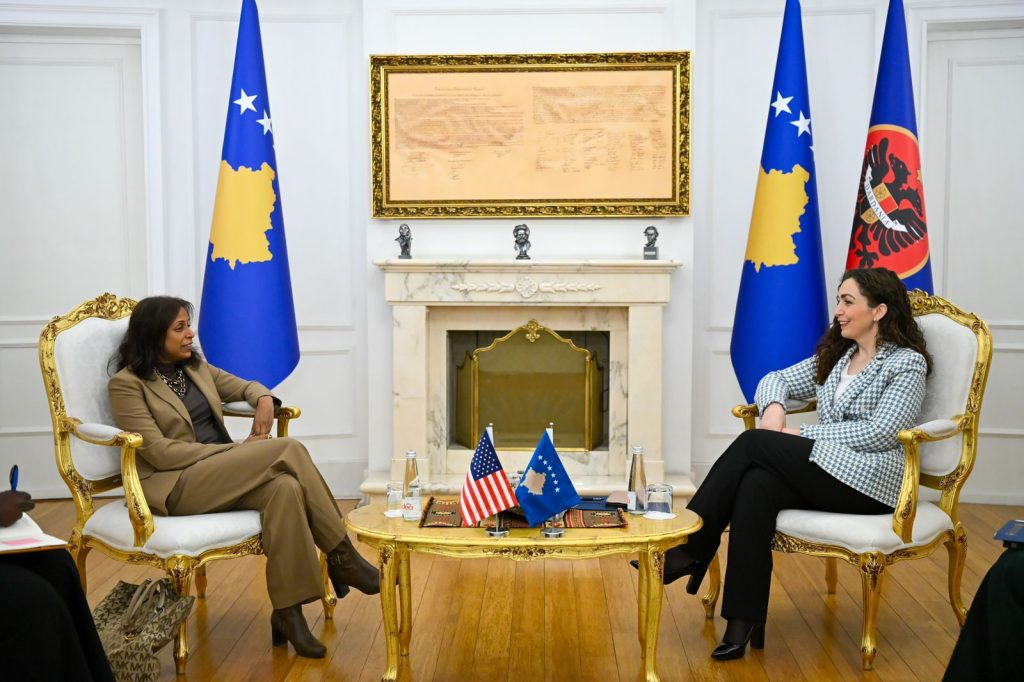 Osmani sa Pratipati: Kosovo veruje u liderstvo Donalda Trampa Osmani sa Pratipati: Kosovo veruje u liderstvo Donalda Trampa (Foto Kosovsko predsedništvo)