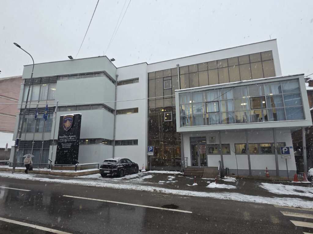 Uroševac: Optužnica protiv šest osoba zbog ubistva policajca u Kačaniku Uroševac: Optužnica protiv šest osoba zbog ubistva policajca u Kačaniku (Foto Osnovno tužilaštvo)