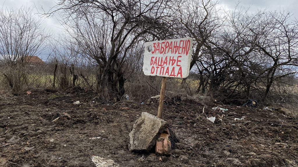 Uklonjena divlja deponija u Čaglavici, upućen apel građanima Očišćena divlja deponija u Čaglavici sa porukom za nesavesne građane (Foto Kim)