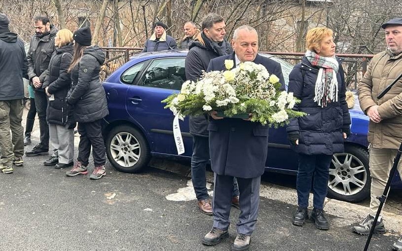Milivojević: Dolazi vreme slobode, slobodno pravosuđe će rešiti ubistvo Olivera Ivanovića Srđan Milivojević odao poštu ubijenom Ivanoviću (Foto Kim)