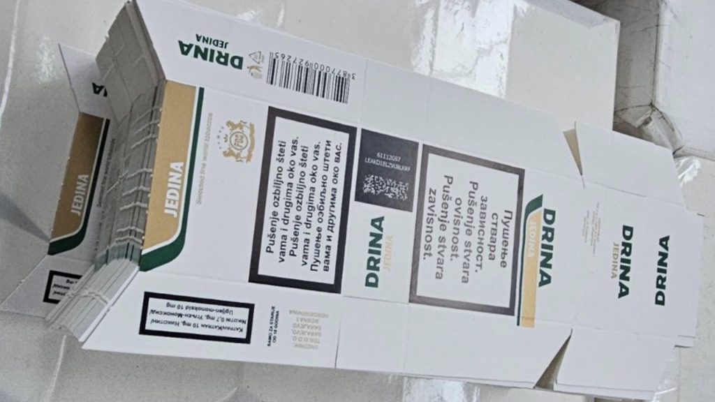 Zaplenjeno 237 hiljada pakovanja za „Drinu“ iz Turske Zaplenjeno 237 hiljada paklica „Drine“ iz Turske (Foto Carina Kosova)