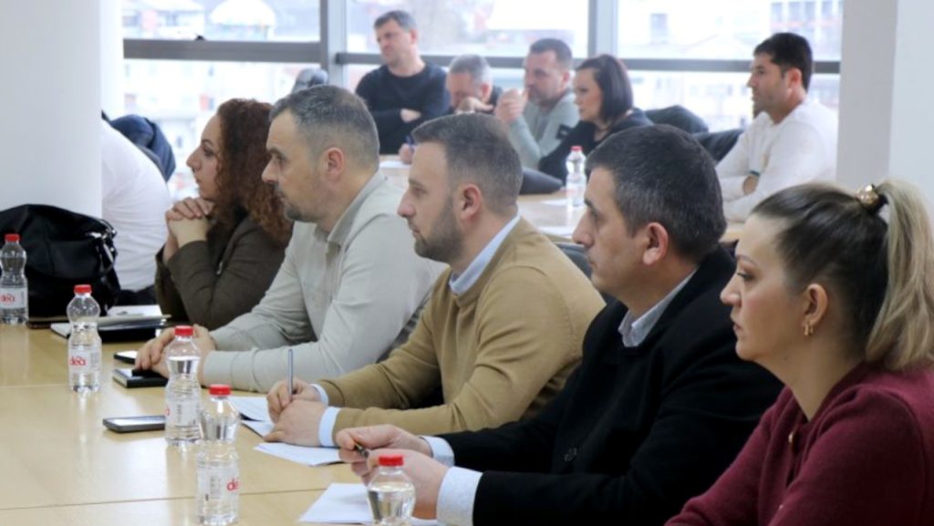 MUP Kosova organizovao informativni sastanak o Zakonu o vozilima i Zakonu o strancima MUP Kosova organizovao informativni sastanak o Zakonu o vozilima i Zakonu o strancima (Foto Mup Kosova)
