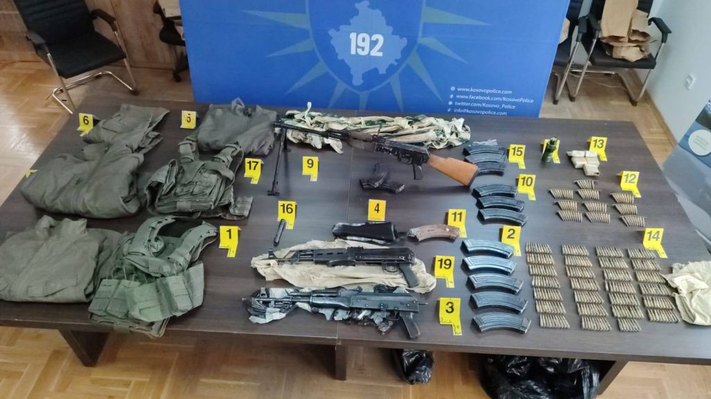 Pronađeno oružje u podrumu stambene zgrade u Severnoj Mitrovici Pronađeno oružje u podrumu stambene zgrade u Severnoj Mitrovici