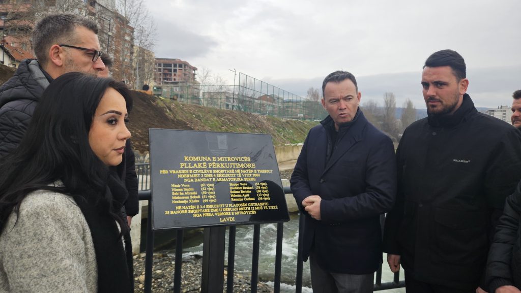 Peci otkrio spomen ploču albanskim civilima na novom pešačkom mostu (Foto Alternativna)