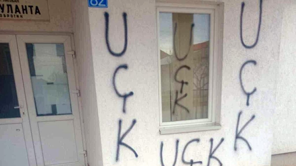 Grafiti u Dobortinu (Foto Kancelarija za Kim)