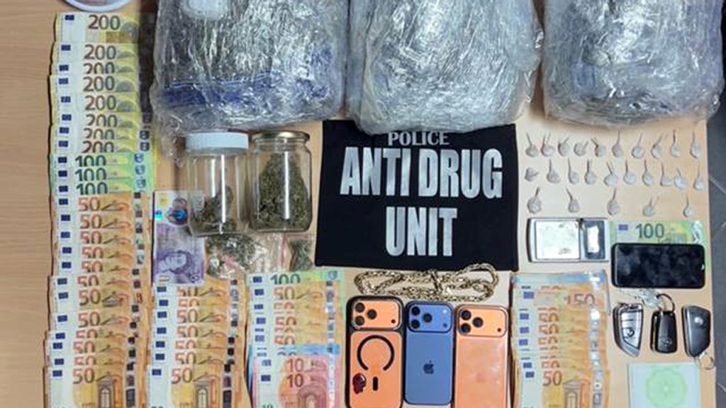 Hapšenja zbog droge u Prištini: U akciji „Dostava“ pritvoreno pet lica Akcija „Dostava“ - uhapšeno pet osoba, zaplenjeni droga, novac i vozila (Foto Kosovska polcija)