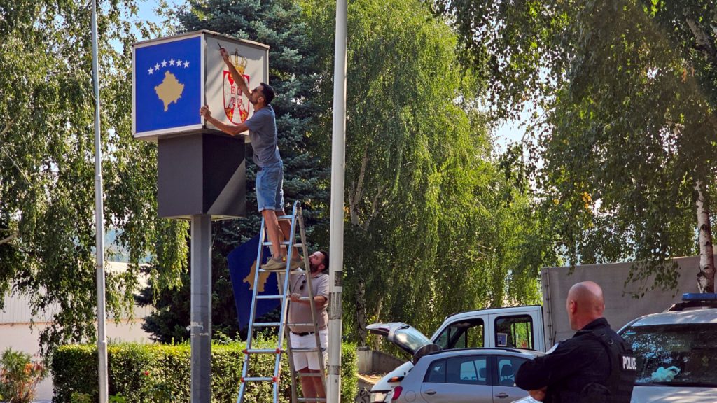 Civilno društvo ne želi da učestvuje u simulaciji dijaloga o primeni zakona o strancima i vozilima Civilno društvo ne želi da učestvuje u simulaciji dijaloga o primeni zakona o strancima i vozilima, ilustracija Severna Mitrovica (Foto Radio Kontakt Plus)