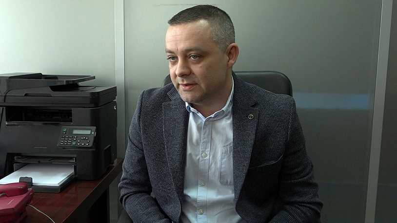 Ko mоže da dobije kosovsku ličnu kartu, a ko ne: Šta su “olakšice” Darko Stojanović, direktor Matične službe Opštine Gračanica (Foto Kim)