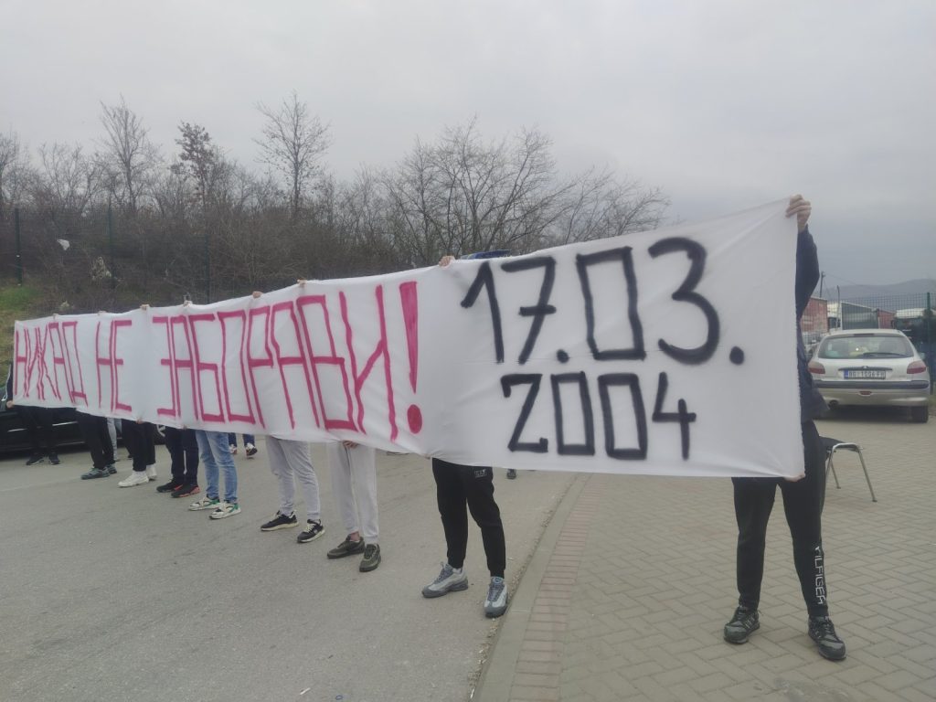 Mladi raseljeni sa Kosova na Merdaru obeležili godišnjicu Martovskog pogroma (Foto Kim)