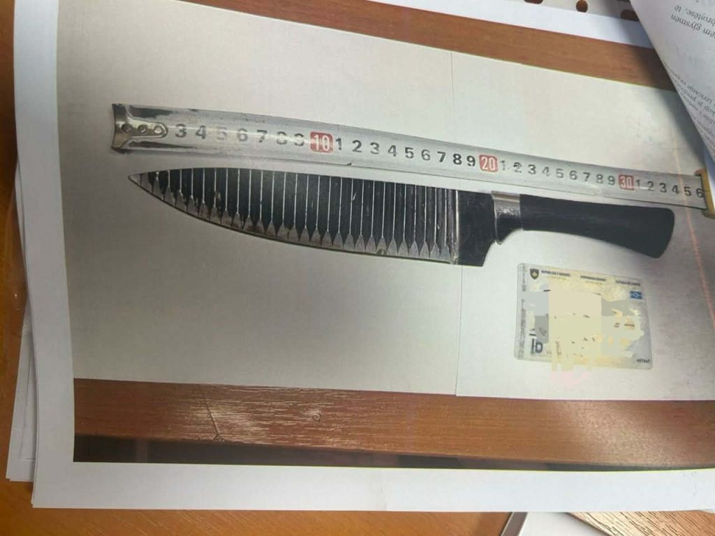 Muškarac priveden pa pušten nakon što je u alkoholisanom stanju nosio nož po Severnoj Mitrovici (Foto Kosovska policija)