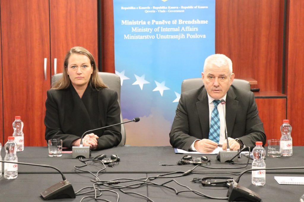MUP Kosova formirao posebne timove za podršku u primeni Zakona o strancima i vozilima MUP Kosova formirao posebne timove za podršku u primeni Zakona o strancima i vozilima (Foto Ministarstvo unutrašnjih poslova Kosova)