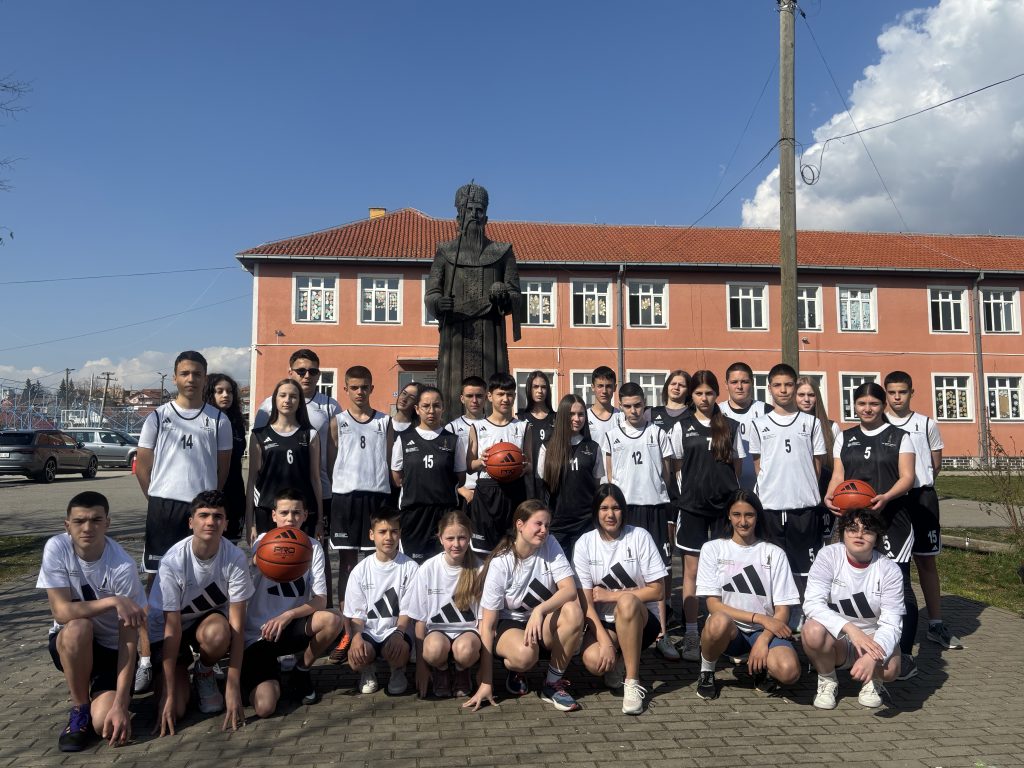 OŠ „Kralj Milutin“ u Gračanici dobila donaciju sportske opreme OŠ "Kralj Milutin" u Gračanici dobila donaciju sportske opreme (Foto OŠ Kralj Milutin)