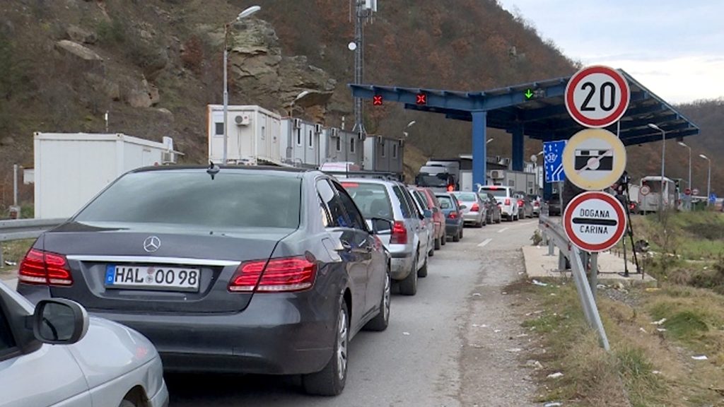 Kancelarija za Kim poručuje da nasilje po nacionalnoj osnovi oslikava težinu položaja Srba, ilustracija prelaz Bela Zemlja (Foto RTV Plus)