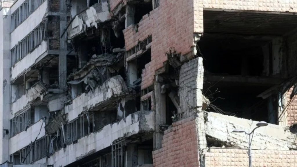Navršava se 27 godina od početka NATO agresije na SR Jugoslaviju, oštećena zgrada generalštaba u Beogradu (Foto Beta)