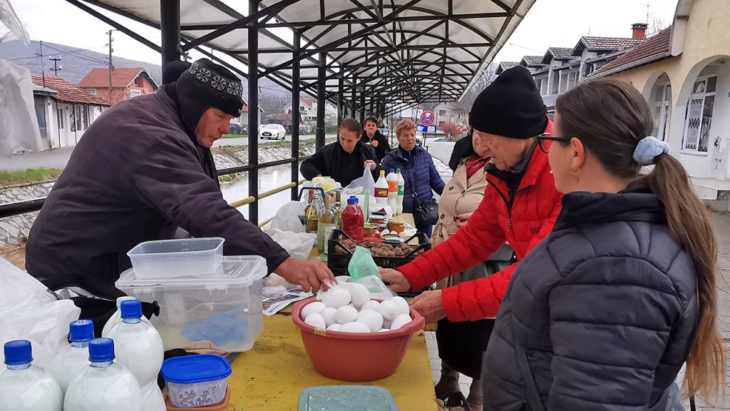 Pijaca u Gračanici (Foto Kim)