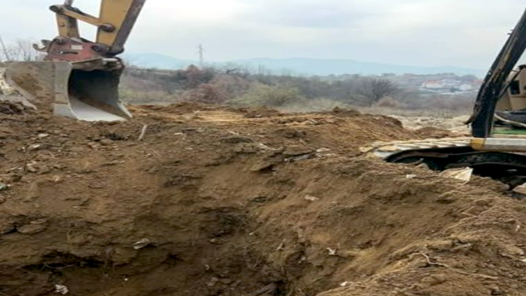 Tokom iskopavanja u Orahovcu otkriveni ljudski posmrtni ostaci Tokom iskopavanja u Orahovcu otkriveni ljudski posmrtni ostaci (Foto Komisija za nestala lica Vlade Kosova)