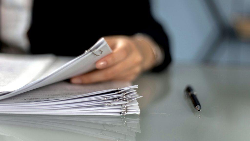 Tužba za poništenje izbora Manje Grčić za generalnu direktorku RTS-a, ilustracija (Foto Pexels/Katrin Bolovtsova)