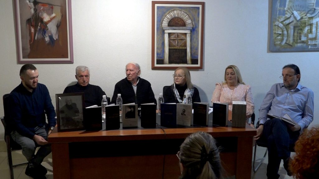 Veče sećanja na profesora Zorana Pavlovića u Gračanici: Živeo je dok je pisao Veče sećanja na profesora Zorana Pavlovića u Domu kulture Gračanica (Foto Kim)