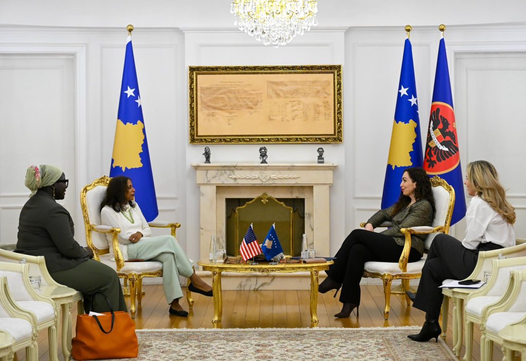 Osmani sa Pratipati o političkim dešavanjima i saradnji Kosova i SAD Vjosa Osmani i Anu Pratipati (Foto Kosovsko predsedništvo)