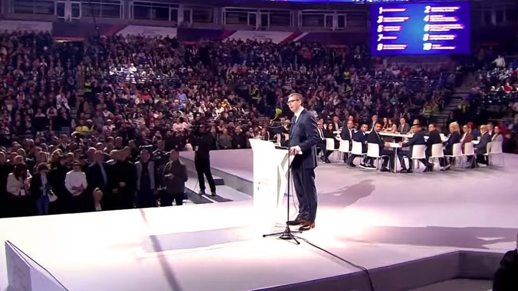 Vučić pred pristalicama: Srbija se ne odriče svoje kolevke! Aleksandar Vučić na jučerašnjem skupu SNS-a u Beogradskoj areni (Foto pritscr Youtube Novosti)