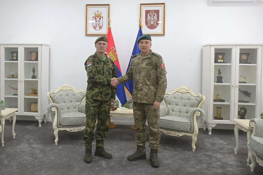 Mojsilović sa komandantom KFOR-a: Bezbednosna situacija krhka, povećati budnost