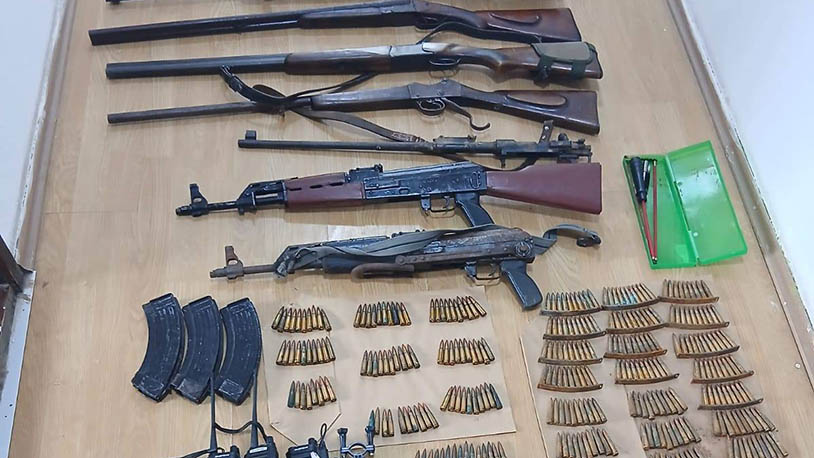 U više napuštenih kuća u opštini Zubin Potok pronađeno oružje Pronađeno i zaplenjeno oružje (Foto Kosovska policija)