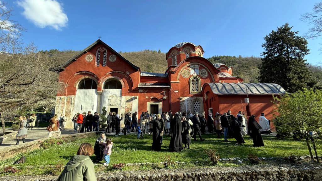 Cveti svečano obeležene u Pećkoj patrijaršiji Cveti svečano obeležene u Pećkoj patrijaršiji (Foto Radio Goraždevac)