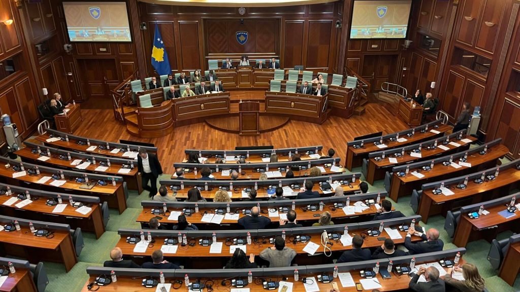 Sednica za izbor predsednika bez opozicije; Kurti: „Aman, pomozite nam da ne držimo tri funkcije“ Sednica za izbor predsednika odložena za 23.00 časa (Foto Ekonomia online)
