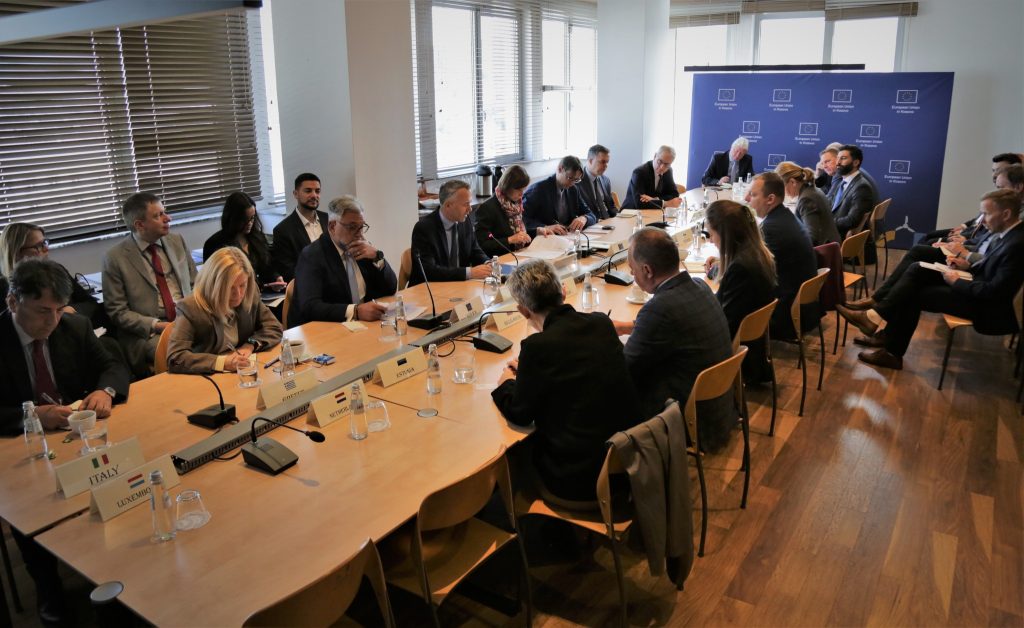 Zuljfaj sa šefovima misija EU o reformama i putu ka otvaranju pristupnih pregovora Zuljfaj sa šefovima misija EU o reformama i putu ka otvaranju pristupnih pregovora (Foto Jeton Zuljfaj)