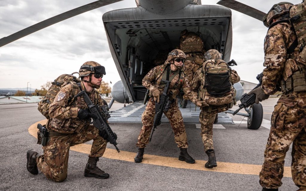 KFOR u Peći održao helikoptersku vežbu KFOR u Peći održao helikoptersku vežbu (Foto KFOR)