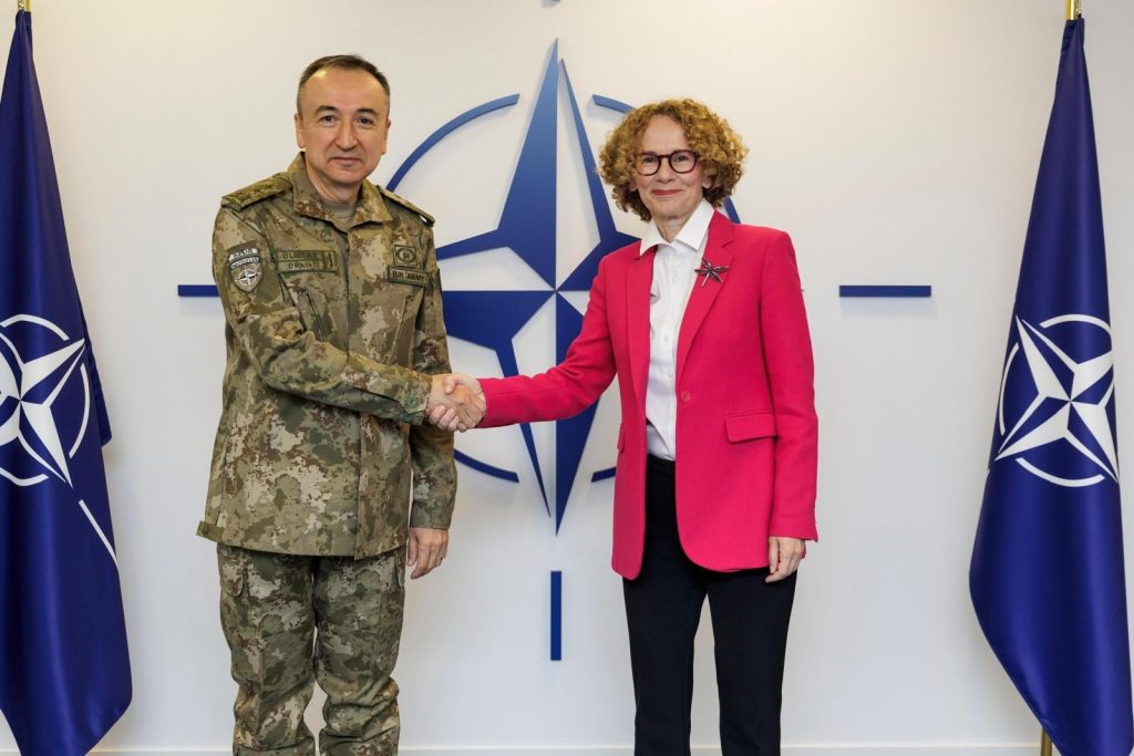 Ulutaš sa Šekerinskom u Briselu: KFOR posvećen bezbednosti i stabilnosti na Kosovu Ulutaš sa Šekerinskom u Briselu: KFOR posvećen bezbednosti i stabilnosti na Kosovu (Foto KFOR)