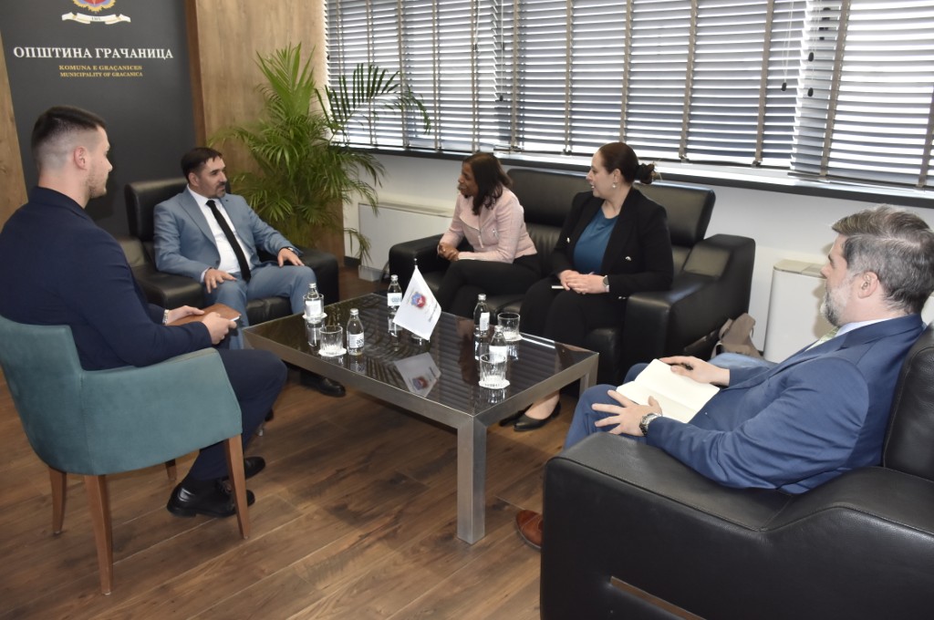Živić sa Pratipati o zaštiti ljudskih prava i primeni zakona Živić sa Pratipati o zaštiti ljudskih prava i primeni zakona (Foto Opština Gračanica)