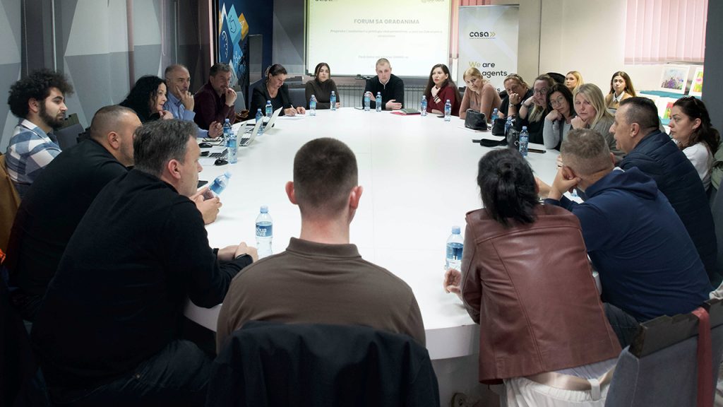 Gradani na forumu u Severnoj Mitrovici prijavili ozbiljne prepreke u pristupu dokumentaciji Gradani na forumu u Severnoj Mitrovici prijavili ozbiljne prepreke u pristupu dokumentaciji (Foto CASA)