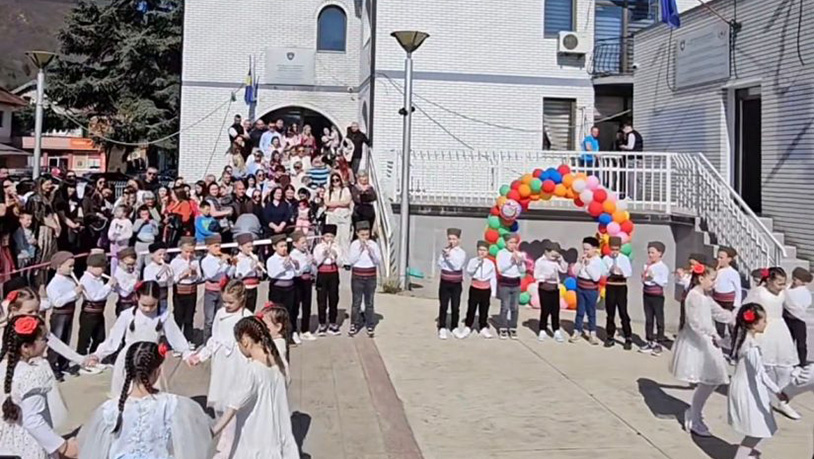 Vaskršnji humanitarni bazar u Zubinom Potoku za pomoć četvorogodišnjem dečaku Humanitarni bazar u Zubinom Potoku (Foto Zubin Potok Info)