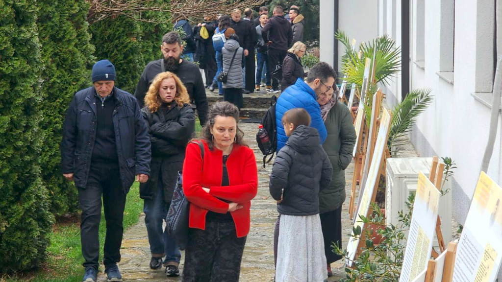 Lazareva subota u Arhangelima - više od 500 vernika i izložba o Deni Debeljkoviću (Foto Živojin Rakočević)
