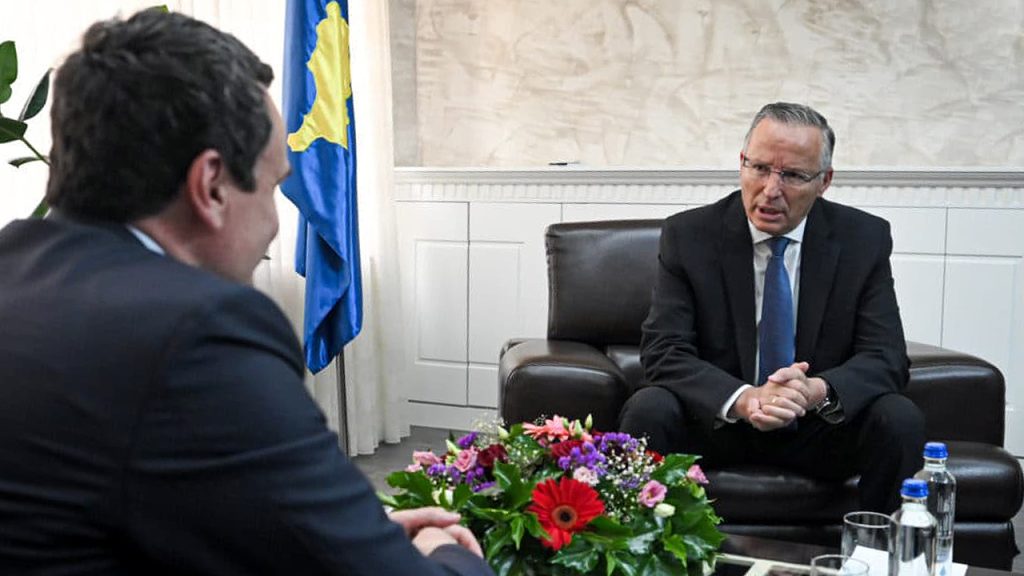 Hamza: Ponuda Samoopredeljenja neozbiljna i neustavna, izbori sve izvesniji Lider DPK Bedri Hamza kazao da je ponuda Samoopredeljenja neozbiljna i neustavna (Foto kabinet premijera Kosova)