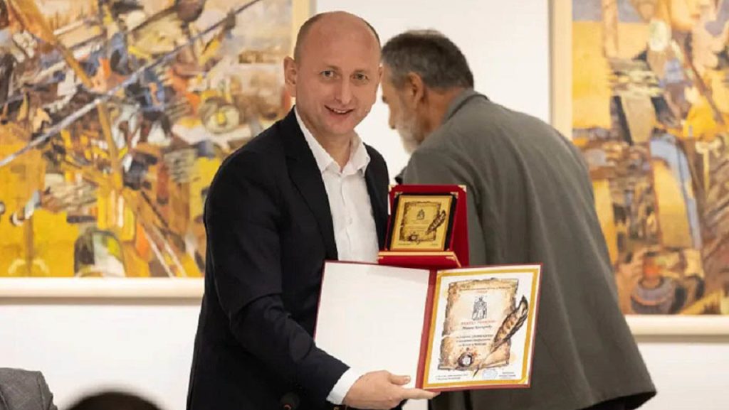 Zeta: Predlog za poništavanje priznanja Kosova Milan Knežević saopštio da je deklaracija o povlačenju priznanja Kosova na teritoriji crnogorske opštine Zeta predata lokalnom parlamentu (Foto Gračanica onlajn)