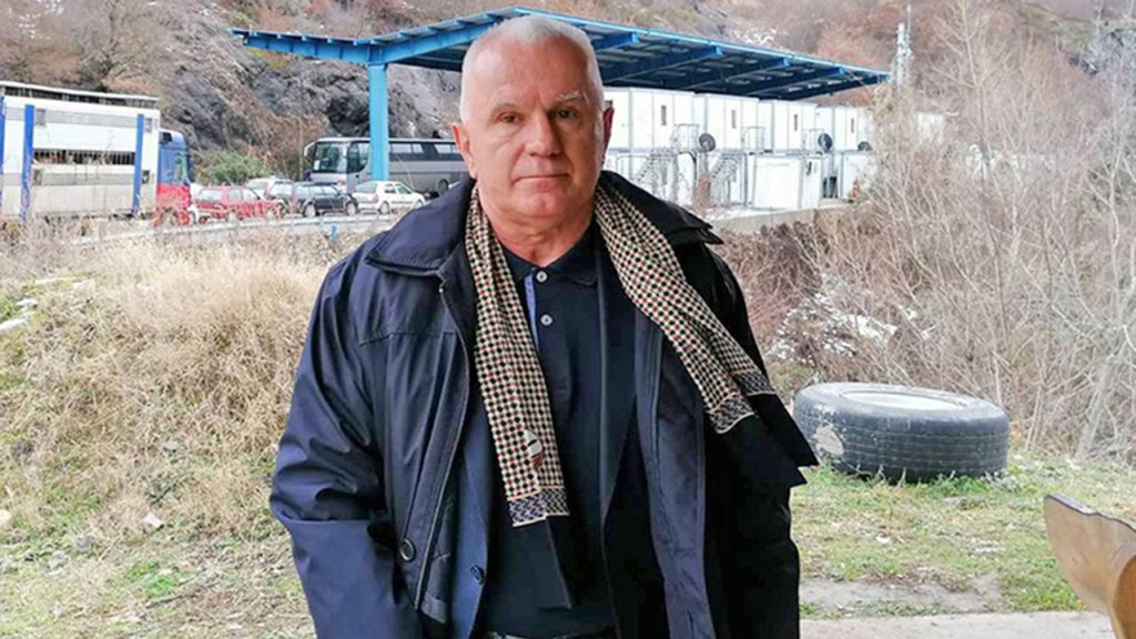Donacija na Jarinju: Vozilo i stipendije za decu sa Kosova Milorad Arlov će na administrativnom prelazu Jarinje uručiti vozilo i stipendije za 19 dece sa Kosova (Foto Radio Kontakt Plus)