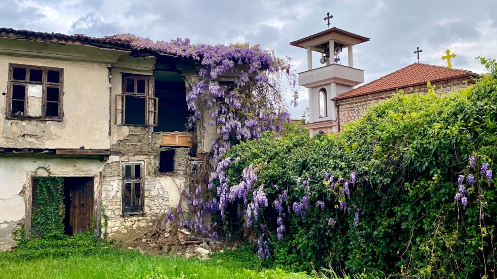 Pretežno oblačno i osetno hladnije, mestimično sa kišom