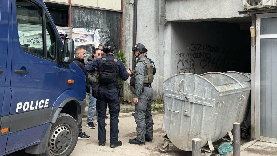 Pronađena ručna bomba u podrumu zgrade u Severnoj Mitrovici